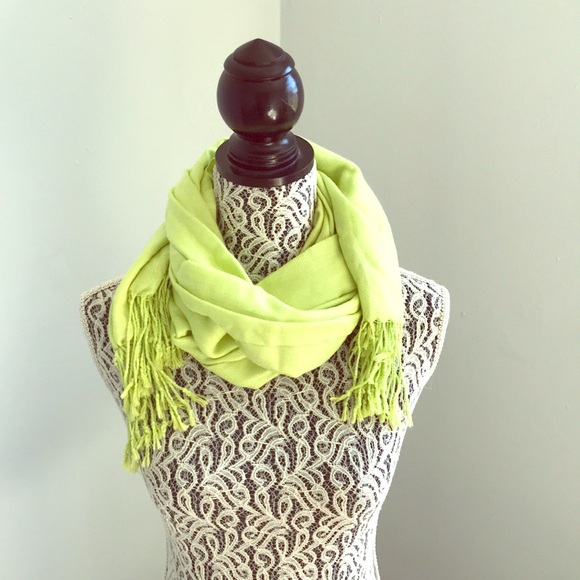 Bright green scarf - Picture 1 of 4